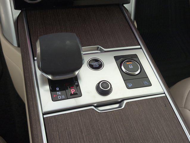 Photo of 2023 White Land Rover Range Rover