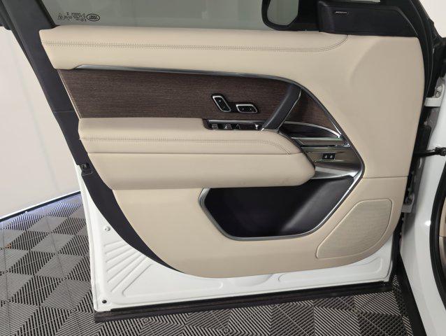 Photo of 2023 White Land Rover Range Rover