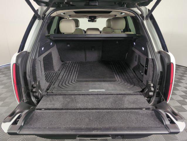 Photo of 2023 White Land Rover Range Rover