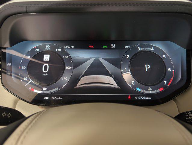 Photo of 2023 White Land Rover Range Rover