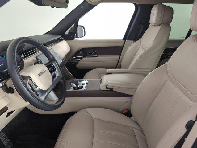 Photo of 2023 White Land Rover Range Rover