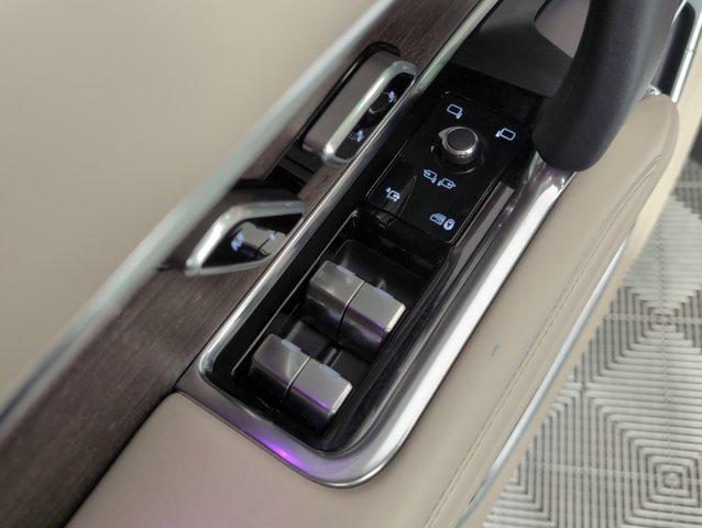 Photo of 2023 White Land Rover Range Rover