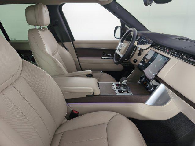 Photo of 2023 White Land Rover Range Rover