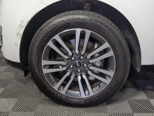 Photo of 2023 White Land Rover Range Rover