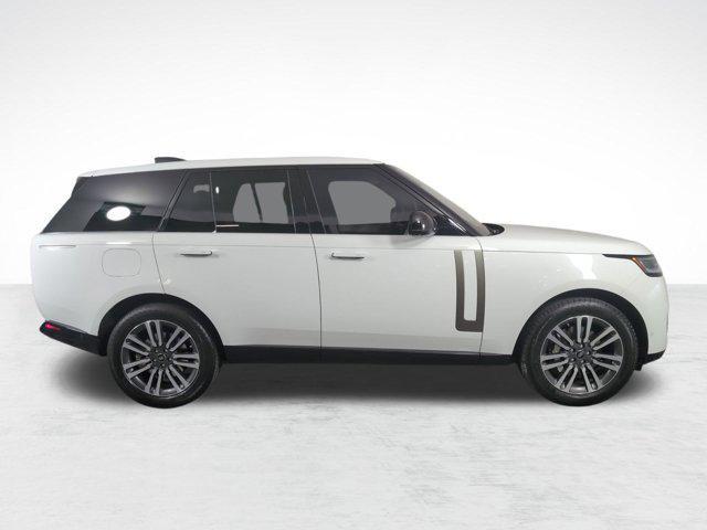 Photo of 2023 White Land Rover Range Rover