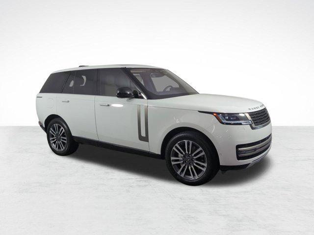 Photo of 2023 White Land Rover Range Rover