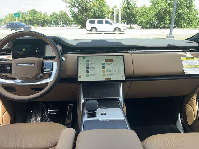 Photo of 2025 Fuji White Land Rover Range Rover