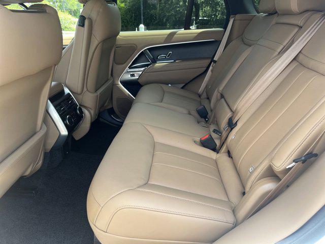 Photo of 2025 Fuji White Land Rover Range Rover