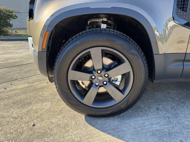 Photo of 2025 Gondwana Stone Metallic Land Rover Defender