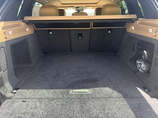 Photo of 2025 Santorini Black Land Rover Range Rover