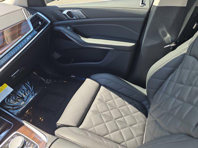 Photo of 2026 Black Sapphire Metallic BMW X7