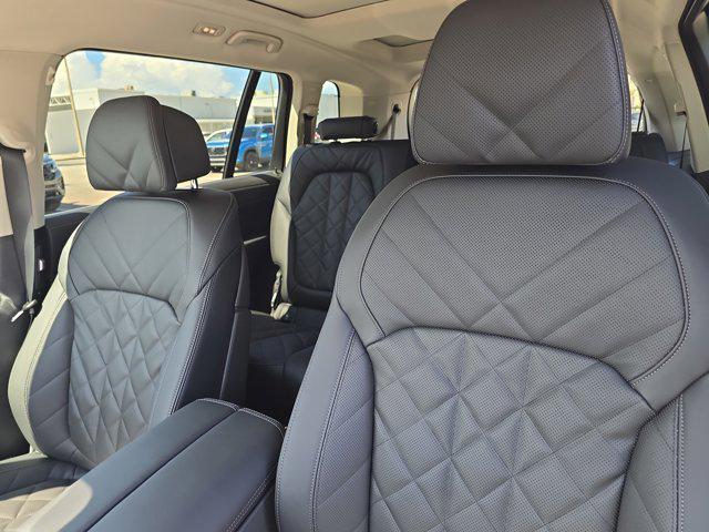 Photo of 2026 Black Sapphire Metallic BMW X7