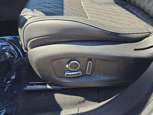 Photo of 2019 Indus Silver Metallic Jaguar F-PACE