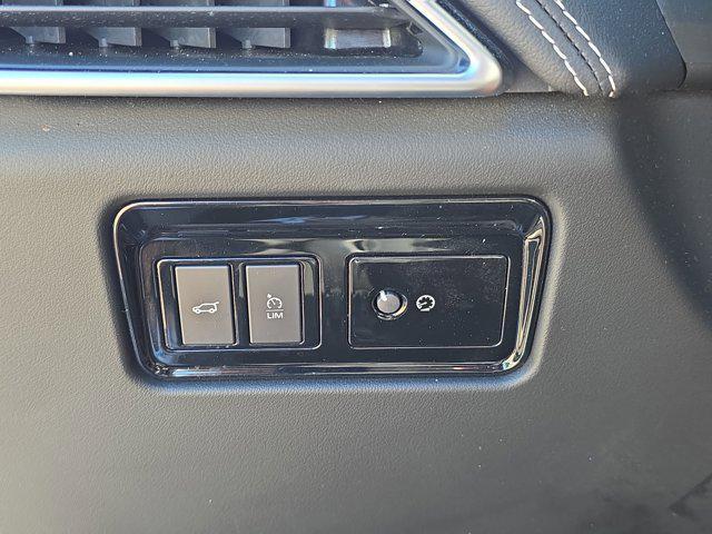 Photo of 2019 Indus Silver Metallic Jaguar F-PACE