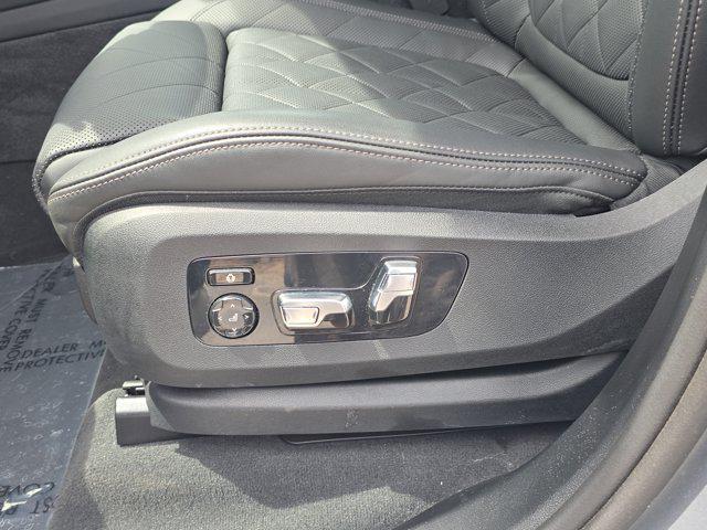 Photo of 2025 Gray BMW X7