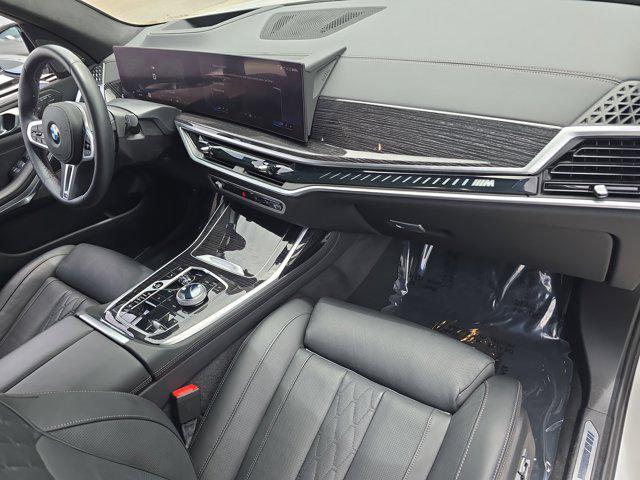 Photo of 2025 Alpine White BMW X7