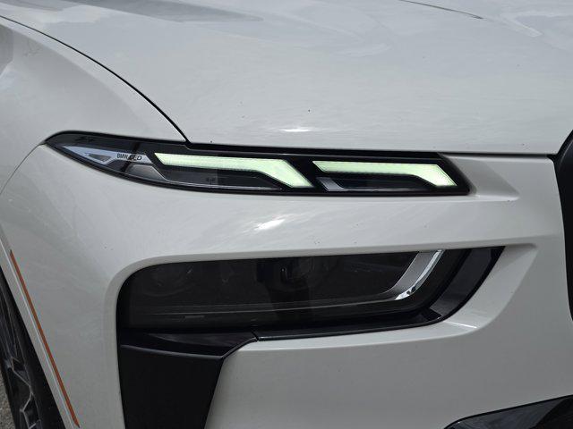 Photo of 2025 Alpine White BMW X7