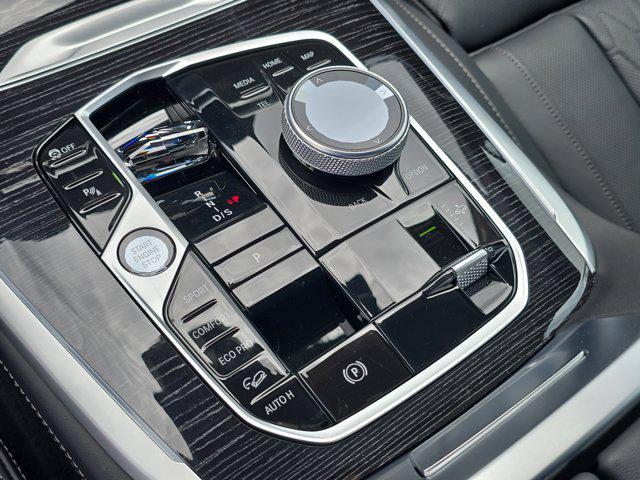 Photo of 2025 Alpine White BMW X7