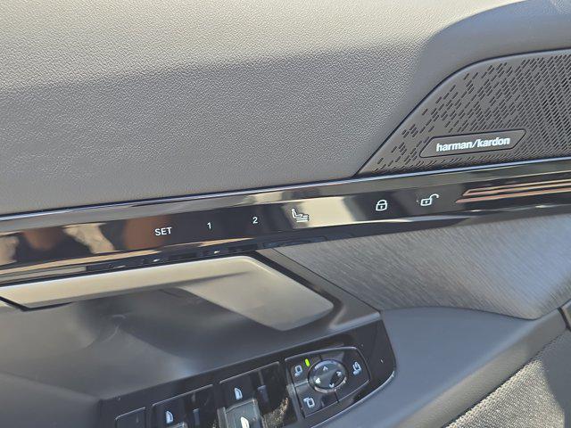 Photo of 2026 Alpine White BMW 530