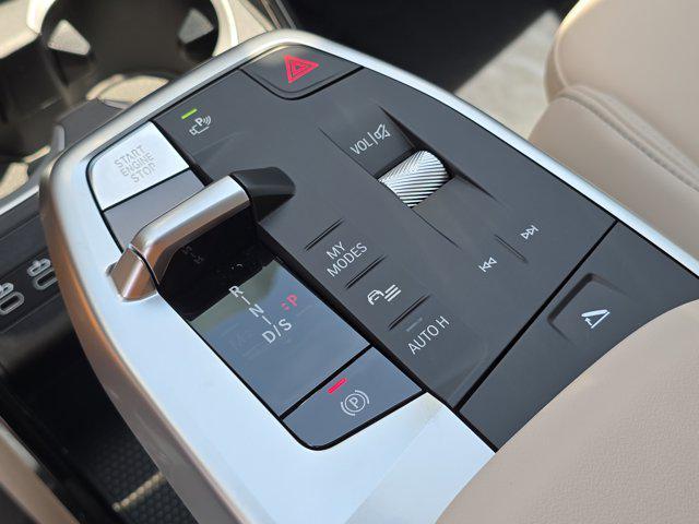 Photo of 2025 Alpine White BMW X1