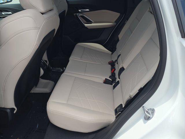Photo of 2025 Alpine White BMW X1