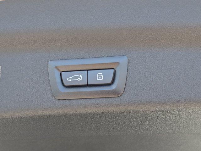Photo of 2025 Alpine White BMW X1