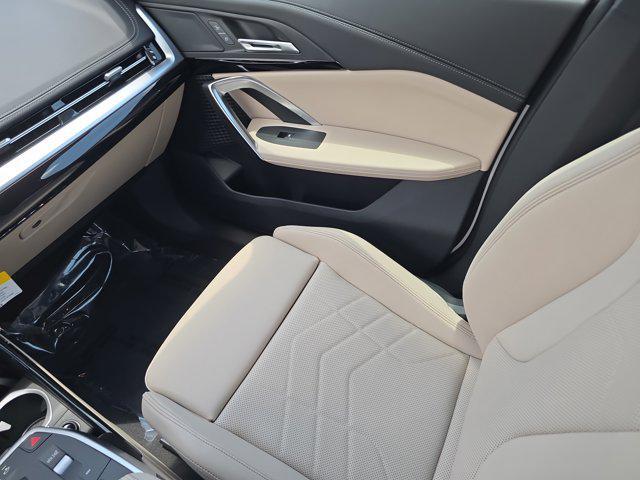 Photo of 2025 Alpine White BMW X1