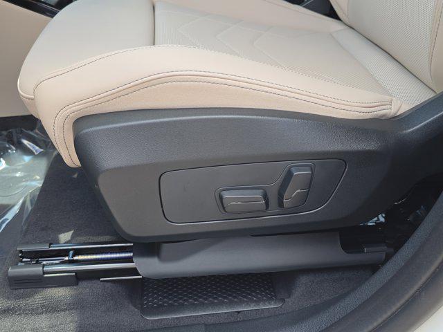 Photo of 2025 Alpine White BMW X1
