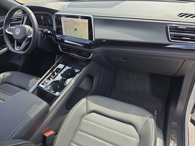 Photo of 2025 Opal White Pearl Volkswagen Atlas Cross Sport
