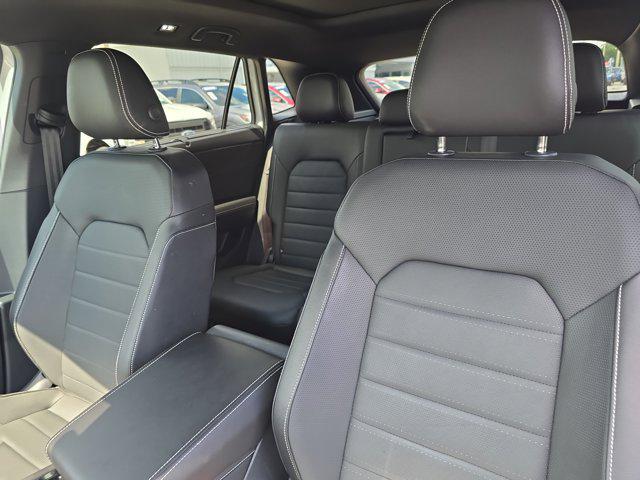 Photo of 2025 Opal White Pearl Volkswagen Atlas Cross Sport