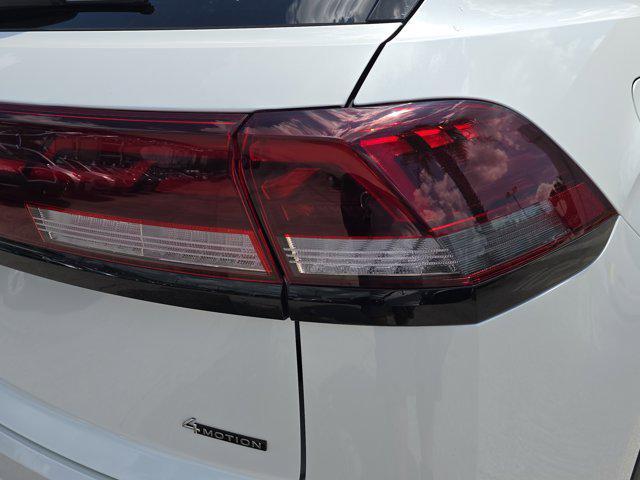 Photo of 2025 Opal White Pearl Volkswagen Atlas Cross Sport