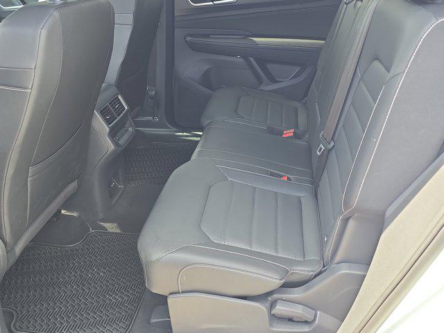Photo of 2025 Opal White Pearl Volkswagen Atlas Cross Sport