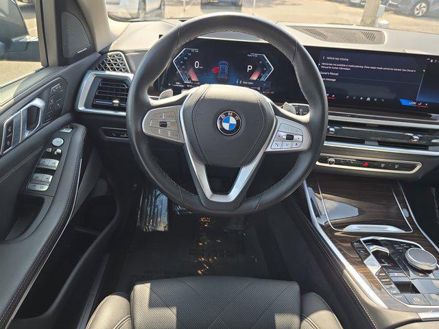 Photo of 2024 Black Sapphire Metallic BMW X7
