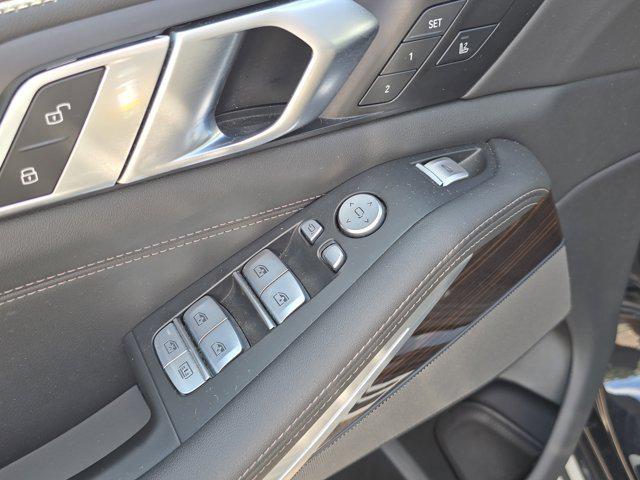 Photo of 2024 Black Sapphire Metallic BMW X7