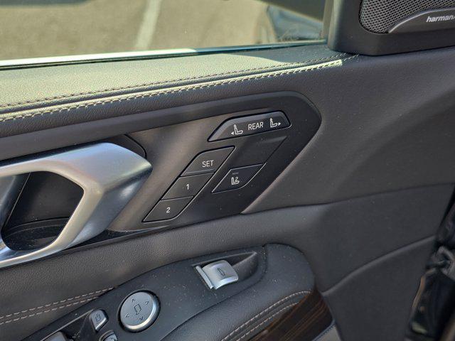 Photo of 2024 Black Sapphire Metallic BMW X7