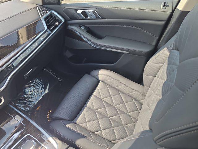 Photo of 2024 Black Sapphire Metallic BMW X7