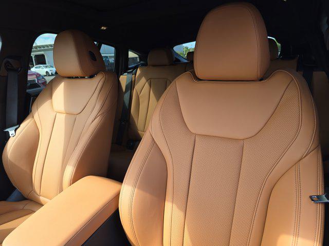 Photo of 2025 Alpine White BMW X4
