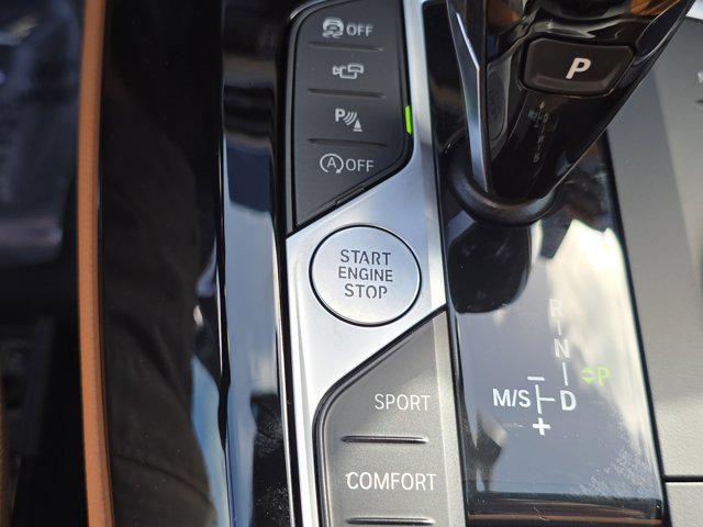 Photo of 2025 Alpine White BMW X4