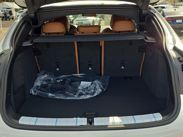 Photo of 2025 Alpine White BMW X4