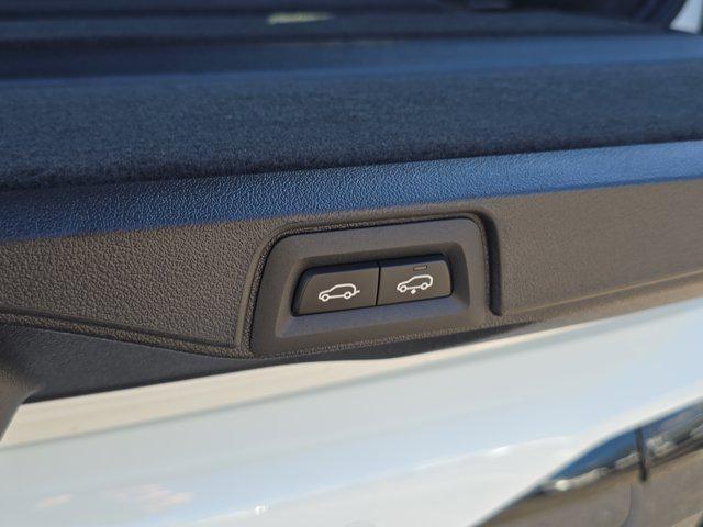 Photo of 2026 Alpine White BMW X7