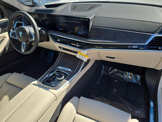 Photo of 2026 Alpine White BMW X7