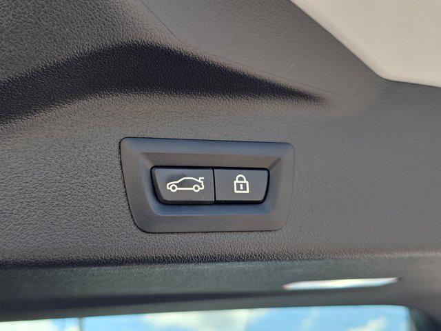 Photo of 2022 Mineral White Metallic BMW X5
