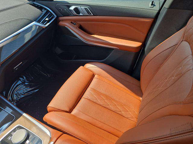 Photo of 2022 Mineral White Metallic BMW X5