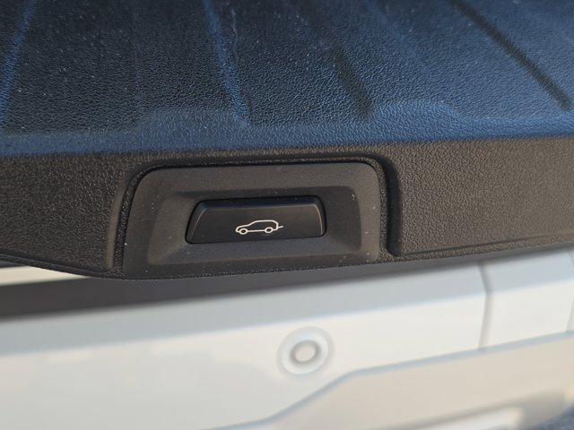 Photo of 2022 Mineral White Metallic BMW X5