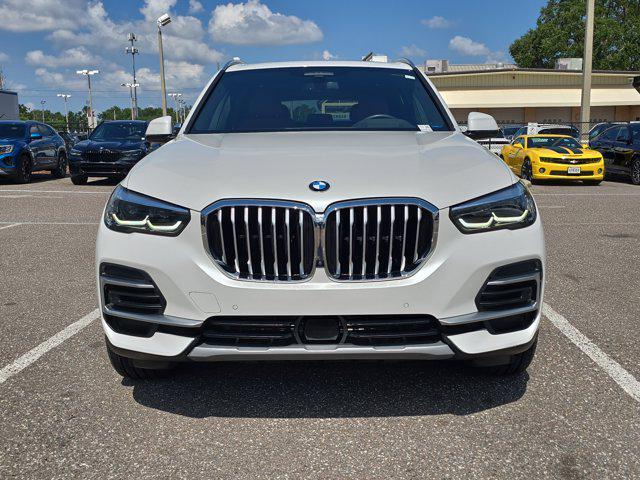 Photo of 2022 Mineral White Metallic BMW X5