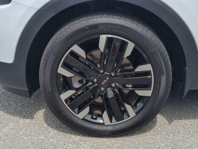 Photo of 2025 Glacial White Pearl Kia Telluride