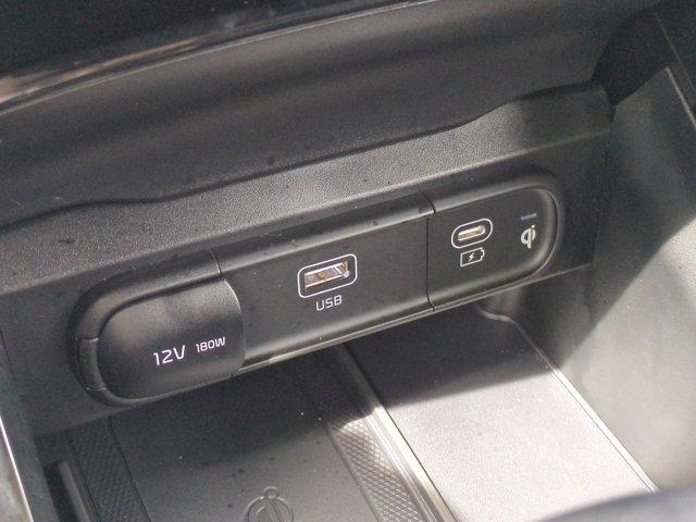 Photo of 2025 Glacial White Pearl Kia Telluride