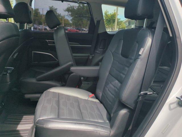 Photo of 2025 Glacial White Pearl Kia Telluride