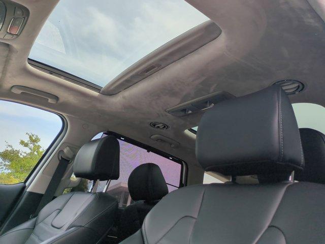 Photo of 2025 Glacial White Pearl Kia Telluride