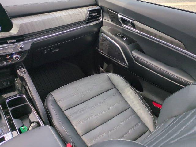 Photo of 2025 Glacial White Pearl Kia Telluride